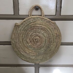 Woven circle hand bag